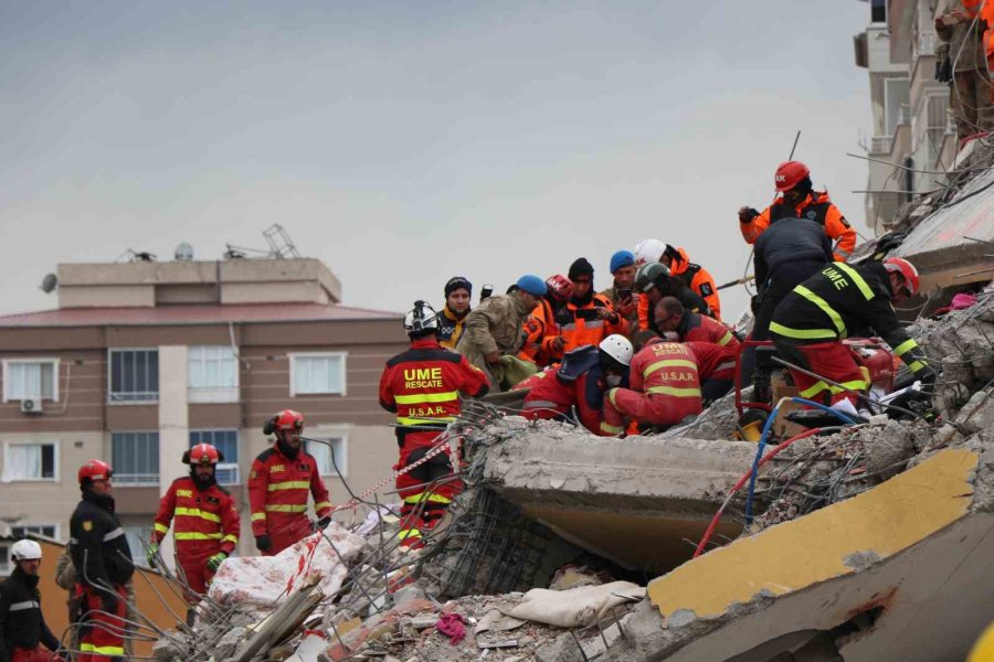 İspanyol Ekip 106 Saat Sonra 2 Çocuğu, 108 Saat Sonra Çocukların Annesini Kurtardı