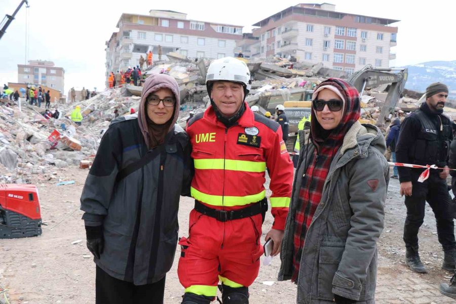 İspanyol Ekip 106 Saat Sonra 2 Çocuğu, 108 Saat Sonra Çocukların Annesini Kurtardı