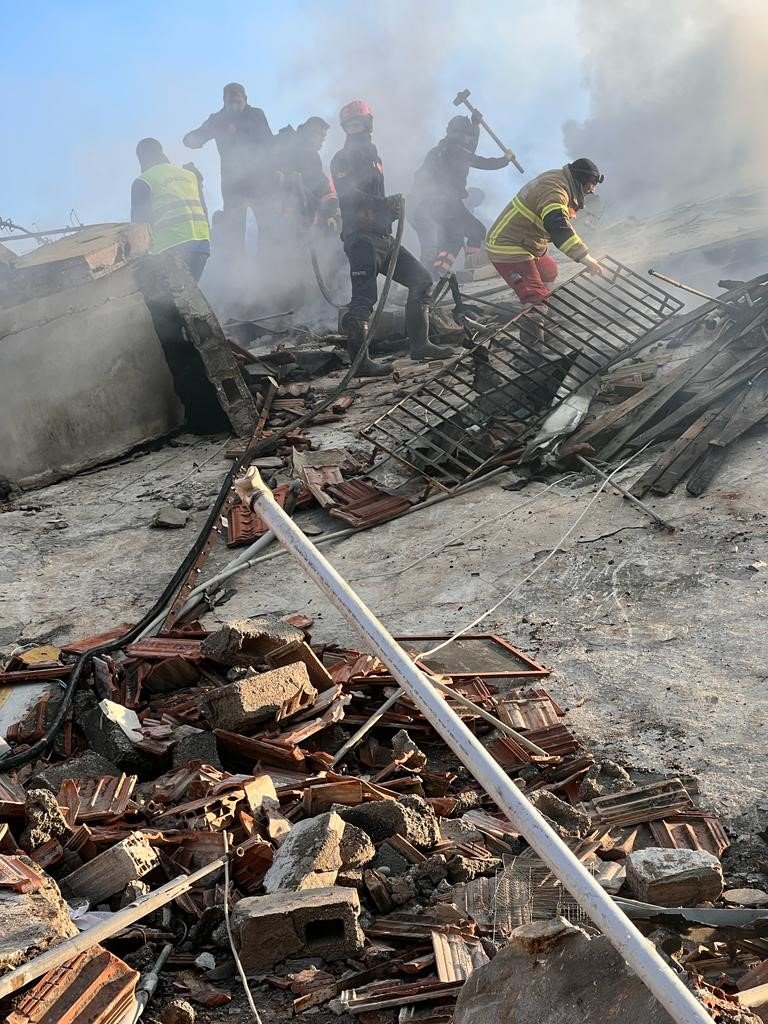 Hatay’da Enkazda Çıkan Yangın Söndürüldü