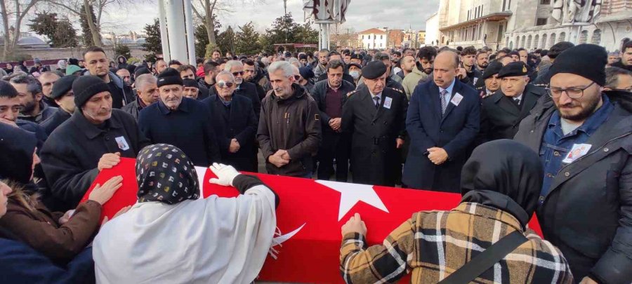 Depremde Hayatını Kaybeden Uzman Çavuş Ve Oğlu İstanbul’da Defnedildi