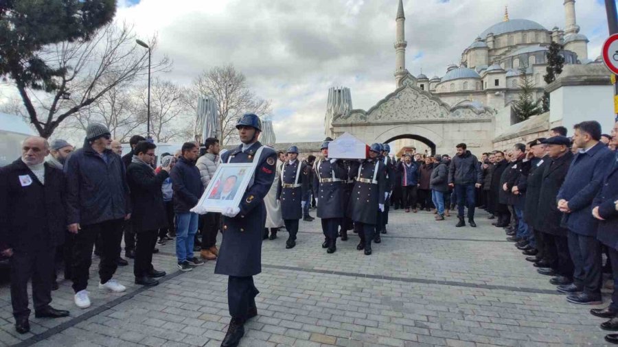 Depremde Hayatını Kaybeden Uzman Çavuş Ve Oğlu İstanbul’da Defnedildi