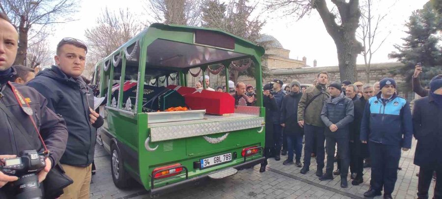 Depremde Hayatını Kaybeden Uzman Çavuş Ve Oğlu İstanbul’da Defnedildi