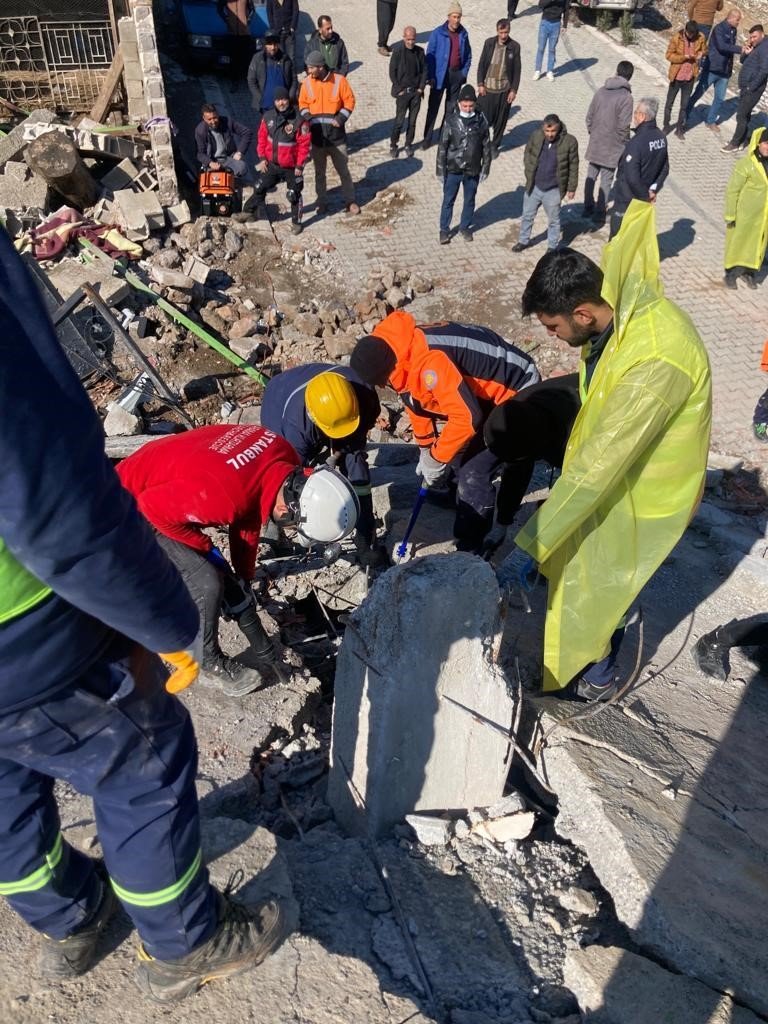 Gaziosmanpaşa Deprem Bölgesi İçin Tek Yürek