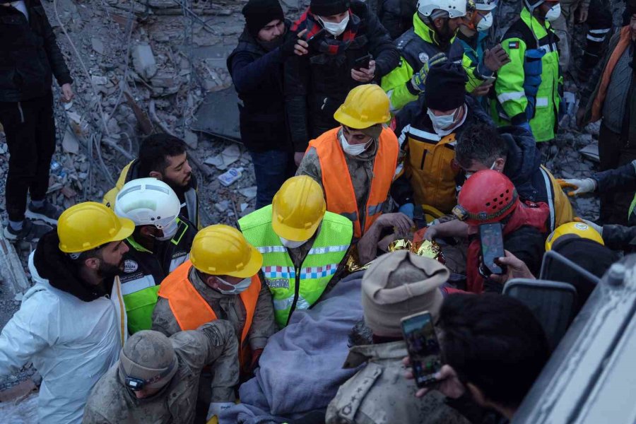 Kepçe Operatörünün Dikkati Hayatını Kurtardı