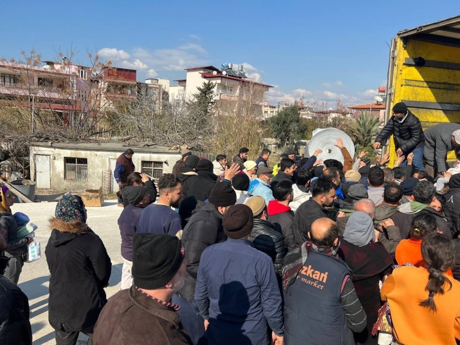 Hatay Samandağ’da Depremzedelerin Yaraları Sarılıyor