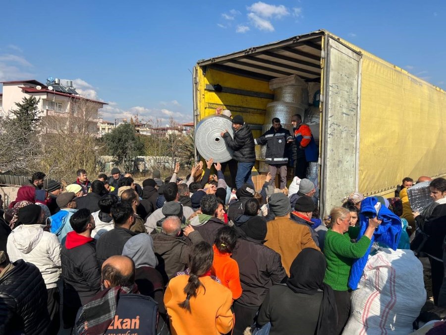 Hatay Samandağ’da Depremzedelerin Yaraları Sarılıyor