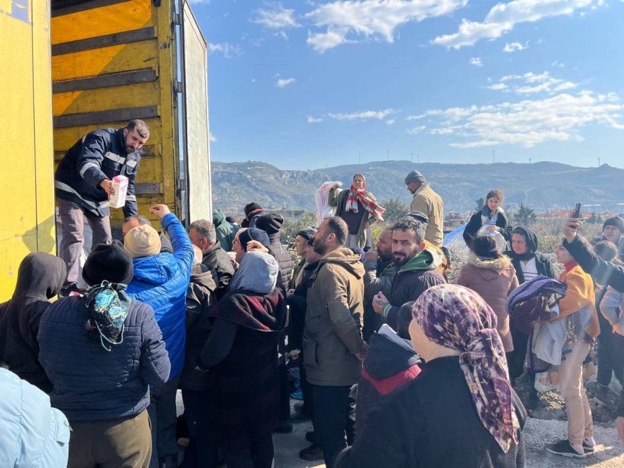 Hatay Samandağ’da Depremzedelerin Yaraları Sarılıyor