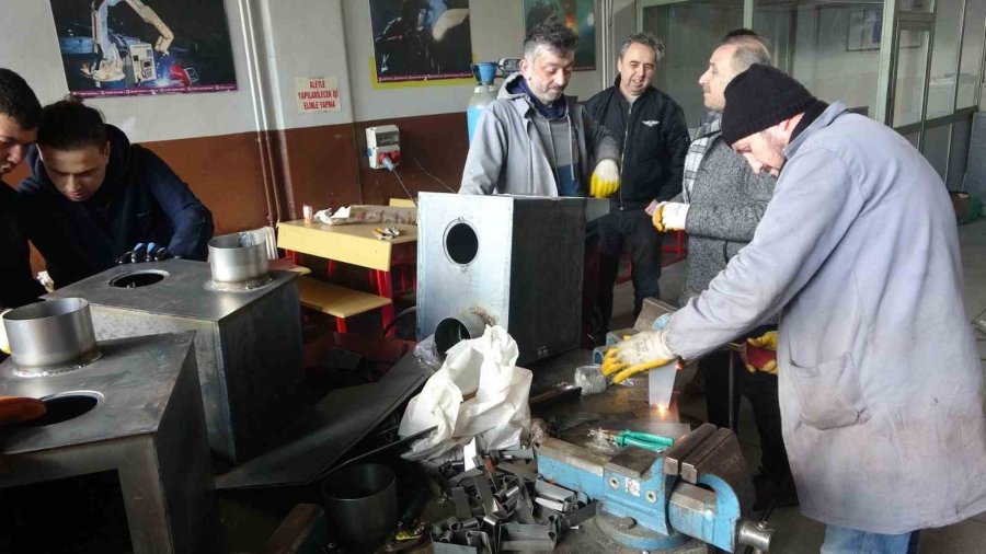 Meslek Lisesi Öğrencilerinin Ürettiği Sobalar Depremzedeleri Isıtacak