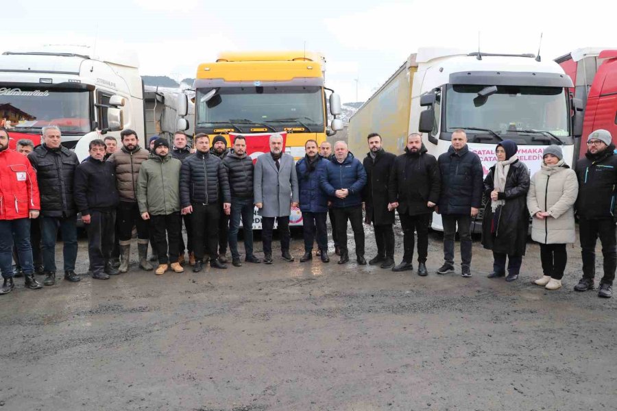 Deprem Bölgesine İstanbul’dan Yardım Yağıyor