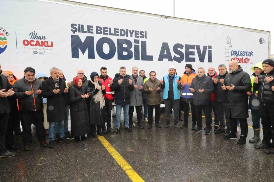 Deprem Bölgesine İstanbul’dan Yardım Yağıyor