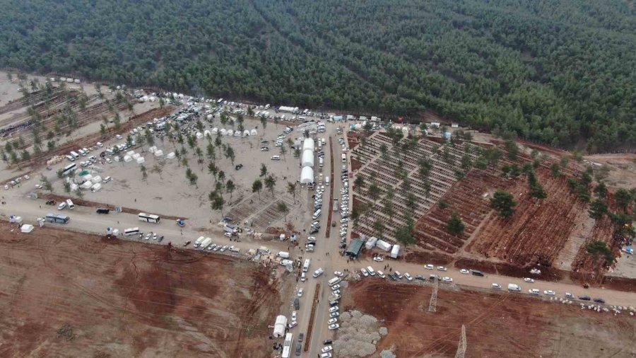 Kahramanmaraş Kapıçam Mezarlığı’nda Acı Görüntüler