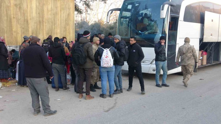 Depremzedeler Adıyaman’ı Terk Ediyor