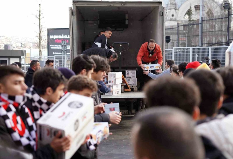 Vodafone Park’ta Yardım Toplama Çalışmaları Devam Ediyor