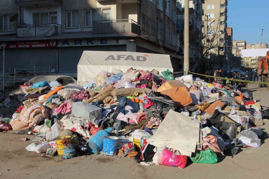 Depremden 7 Kişilik Ailesiyle Saniyelerle Kurtuldu, O Anları Anlattı