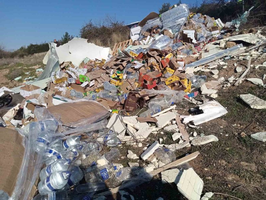 Hatay’a Yardıma Giden Kamyon Ve Panelvan Çarpıştı: 4 Yaralı