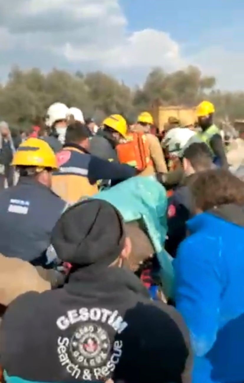 Hatay’da Depremin 131. Saatinde 7 Yaşındaki Ilgın Enkazdan Kurtarıldı