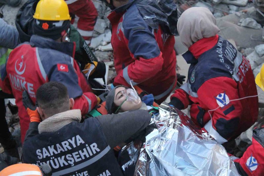 16 Yaşındaki Hedil’in İlk Sözü ‘iyiyim’ Oldu, 134 Saat Sonra Kurtarıldı