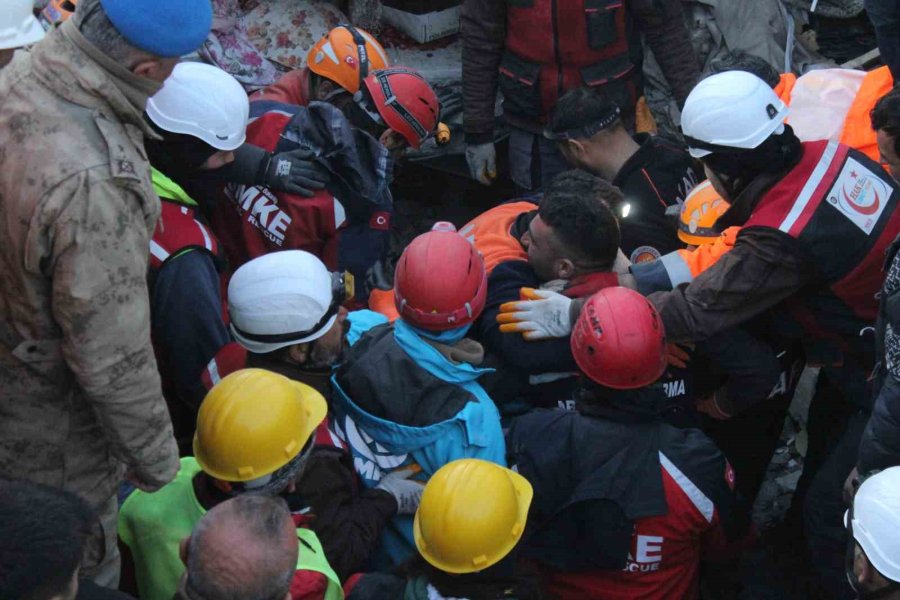 16 Yaşındaki Hedil’in İlk Sözü ‘iyiyim’ Oldu, 134 Saat Sonra Kurtarıldı