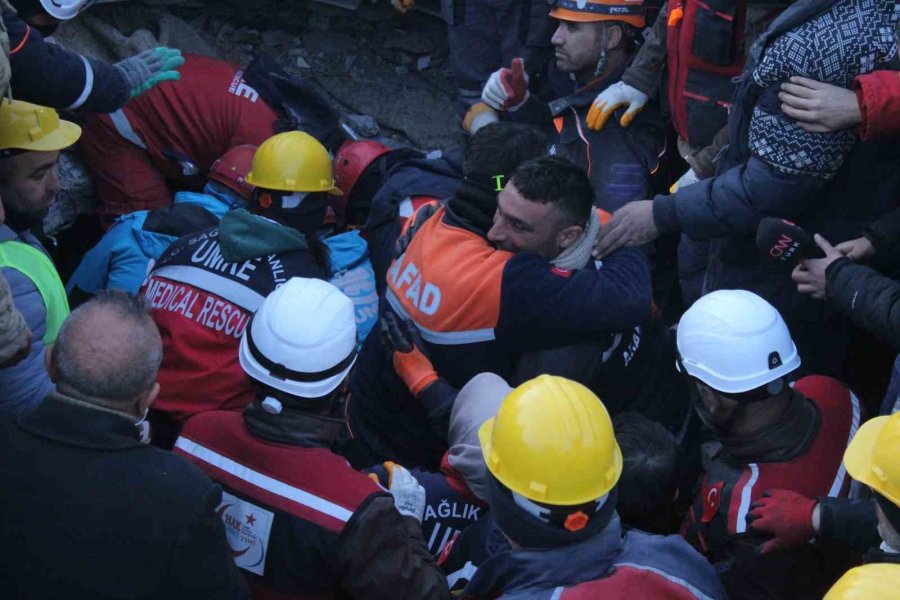 16 Yaşındaki Hedil’in İlk Sözü ‘iyiyim’ Oldu, 134 Saat Sonra Kurtarıldı