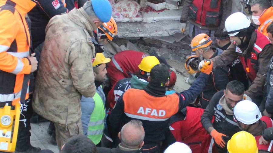 16 Yaşındaki Hedil’in İlk Sözü ‘iyiyim’ Oldu, 134 Saat Sonra Kurtarıldı