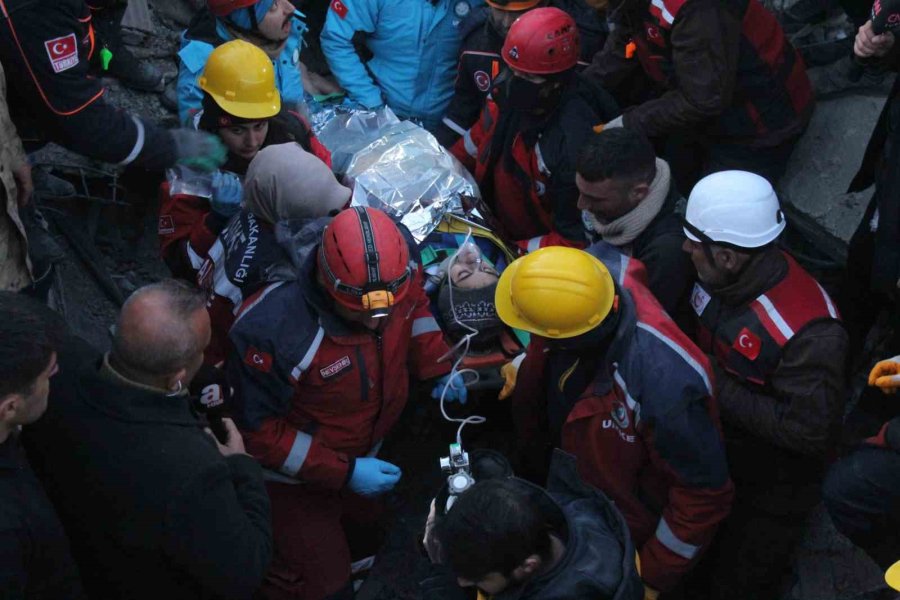 16 Yaşındaki Hedil’in İlk Sözü ‘iyiyim’ Oldu, 134 Saat Sonra Kurtarıldı