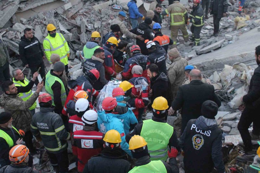 16 Yaşındaki Hedil’in İlk Sözü ‘iyiyim’ Oldu, 134 Saat Sonra Kurtarıldı