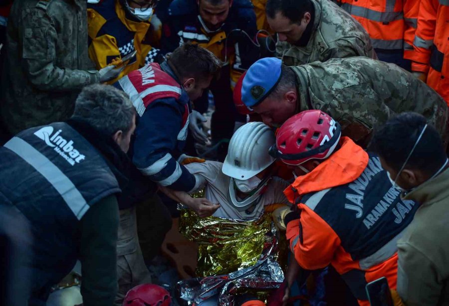 Depremin 6. Gününde Kurtarılan 11 Yaşındaki Nehir’in İlk İsteği ’su’ Oldu