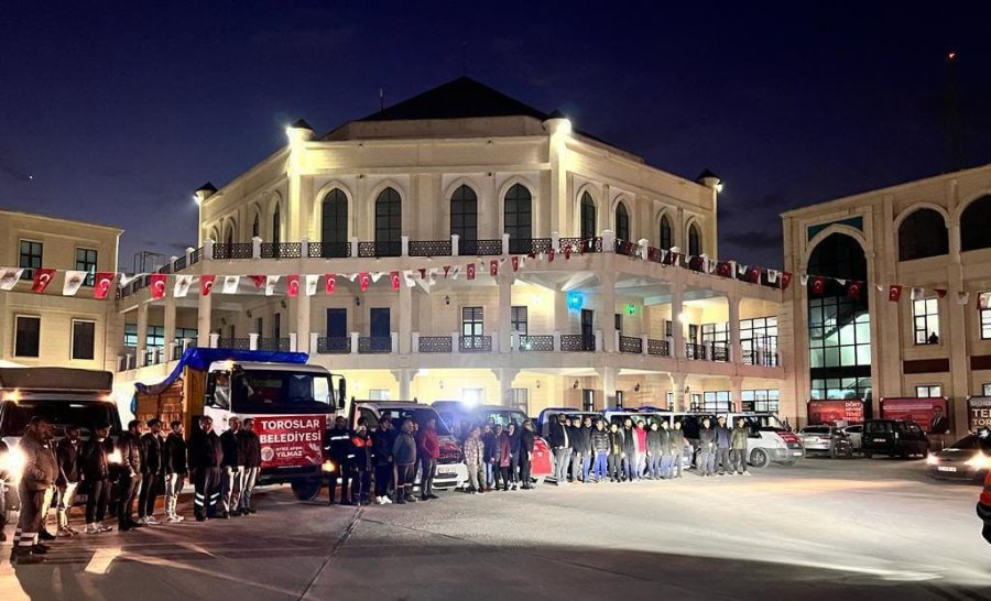 Toroslar’da Depremzedeler İçin Yardım Zinciri Büyüyor