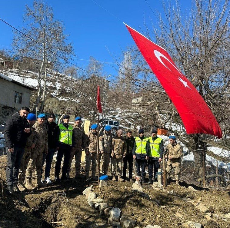 Çatışmadan Yaralı Kurtuldu, Depremde Ailesiyle Hayatını Kaybetti