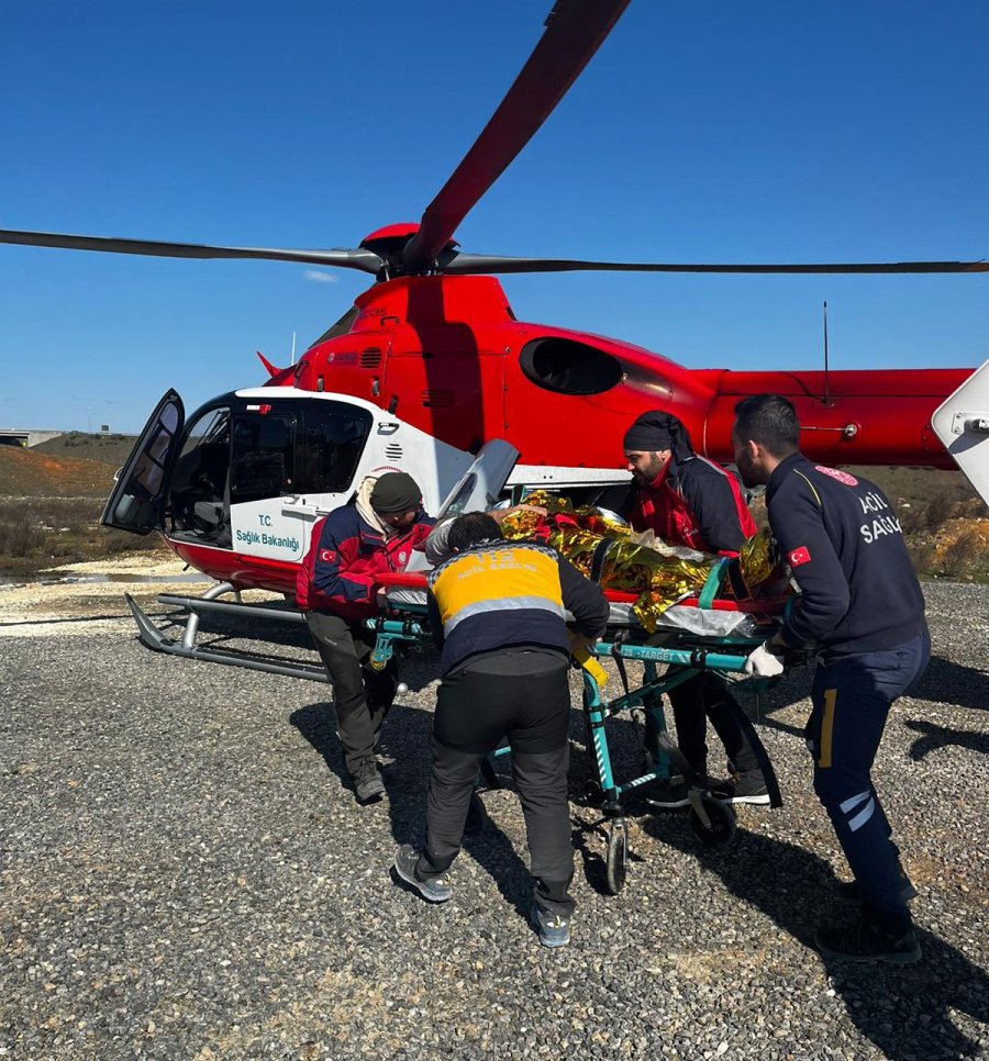 130 Saat Sonra Ailesiyle Enkazdan Çıktı, Ambulanstaki Sözleri Herkesi Ağlattı