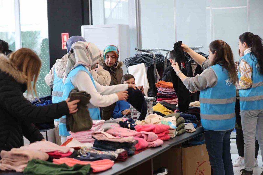 Başakşehir Afet Destek Merkezi’nde Yaralar Sarılıyor