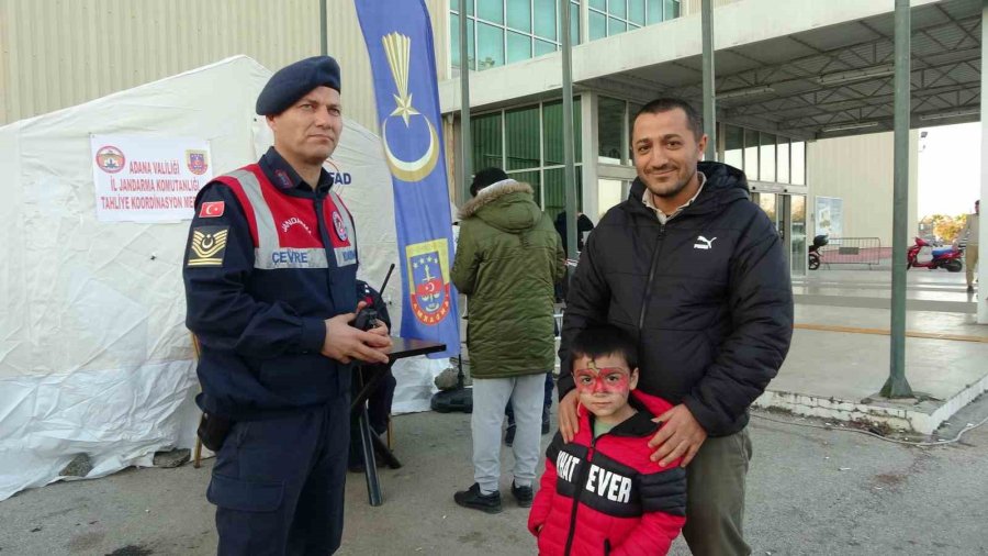 Depremzedeler Jandarma Desteği İle Tahliye Ediliyor