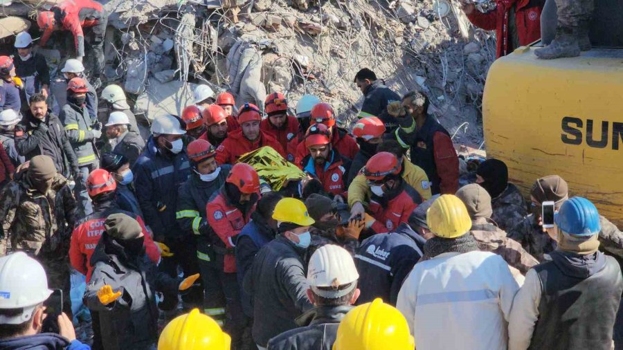 Adıyaman’da 152. Saatte 8 Yaşındaki Ahmet Kurtarıldı