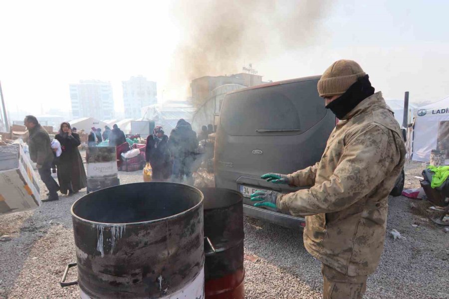 Çadır Kentte Bacalar Tütüyor