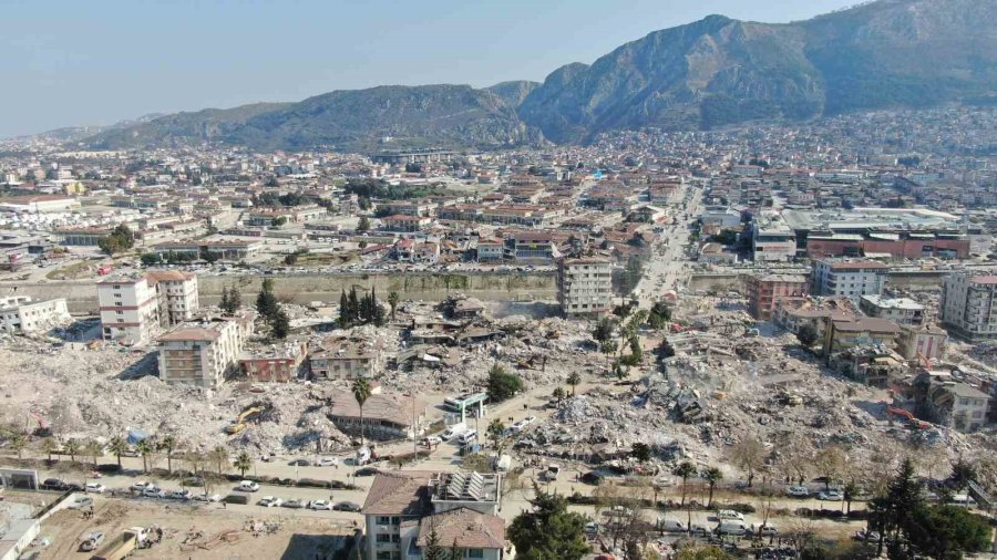 Hatay’daki Depremzedeler Kurulan Çadır Kentlerde Yaşamını Tutunuyor