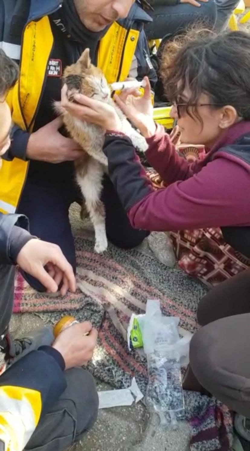 Hatay’da Yürekleri Isıtan Görüntüler