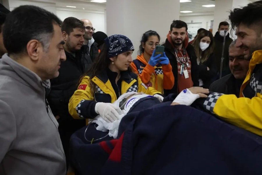 Hatay’da 150 Saat Sonra Anne Ve Oğlu Sağ Kurtarıldı