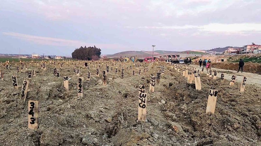 Hatay’da ’deprem Mezarlığı’nı Denizli Kurdu