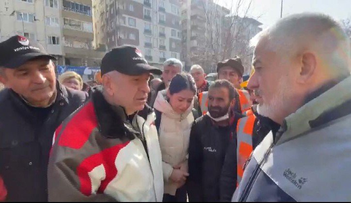 Isparta Belediye Başkanı Başdeğirmen’den Deprem Bölgesinde Karşılaştığı Ümit Özdağ’a Sert Tepki