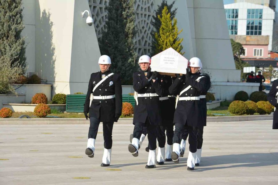 Depremde Hayatını Kaybeden Polis Memuru Sultanbeyli’de Toprağa Verildi