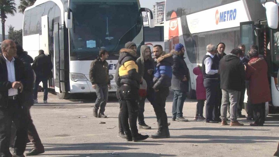 Hatay’da Depremzedelerin Tahliyeleri Devam Ediyor