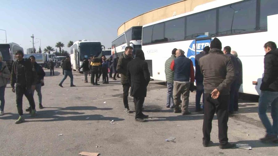 Hatay’da Depremzedelerin Tahliyeleri Devam Ediyor