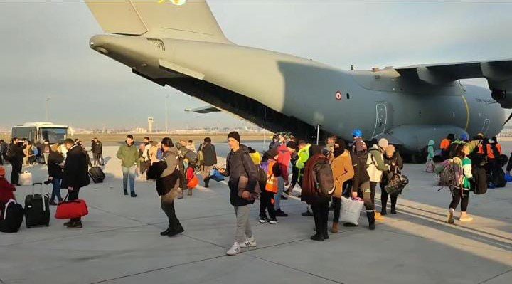 Adana’daki 255 Kişi Türk Silahlı Kuvvetleri’ne Ait Uçakla İstanbul’a Getirildi