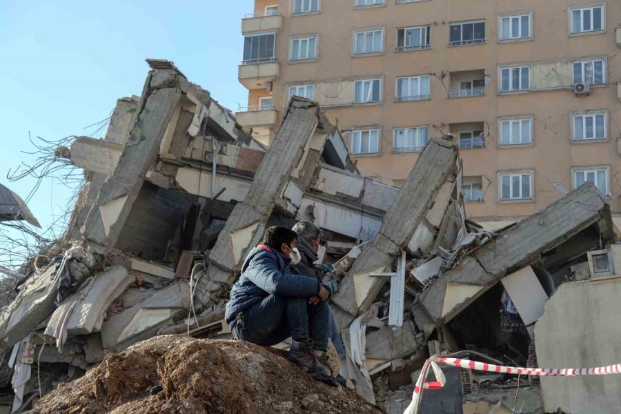 Kahramanmaraş’ta Depremin 7. Gününde Ailelerin Umutlu Bekleyişi Sürüyor