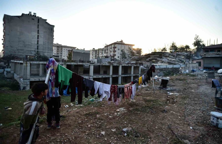 Kahramanmaraş’ta Depremin 7. Gününde Ailelerin Umutlu Bekleyişi Sürüyor