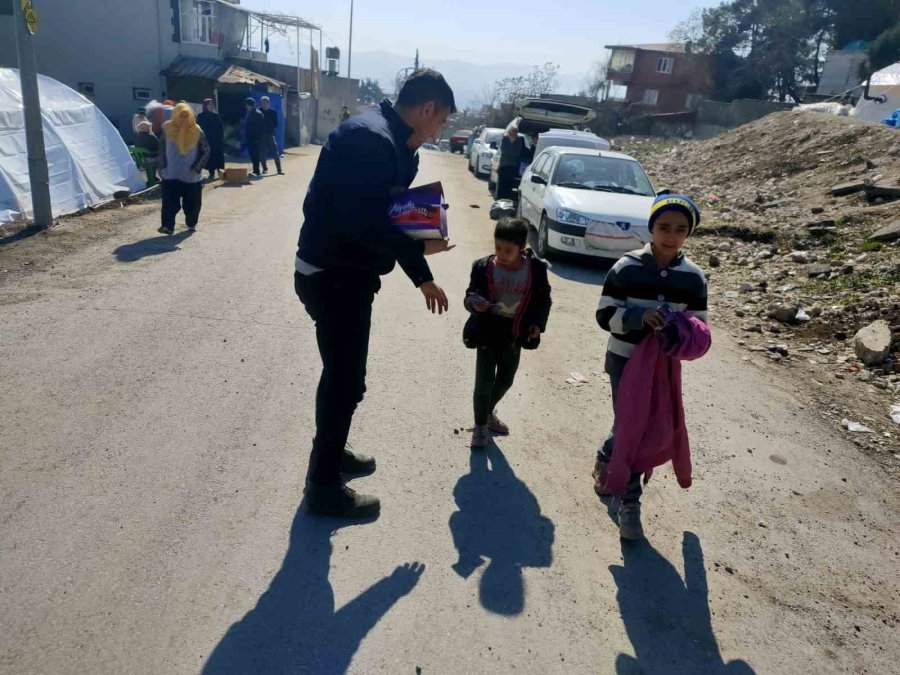 Kahramanmaraş’ta Yardım Malzemeleri Depremzedelere Ulaştırılıyor