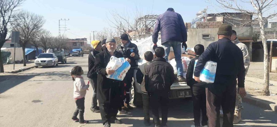 Kahramanmaraş’ta Yardım Malzemeleri Depremzedelere Ulaştırılıyor