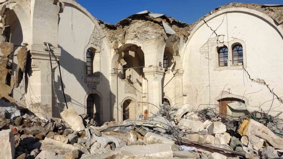 Adıyaman’da Ulu Cami Yerle Bir Oldu