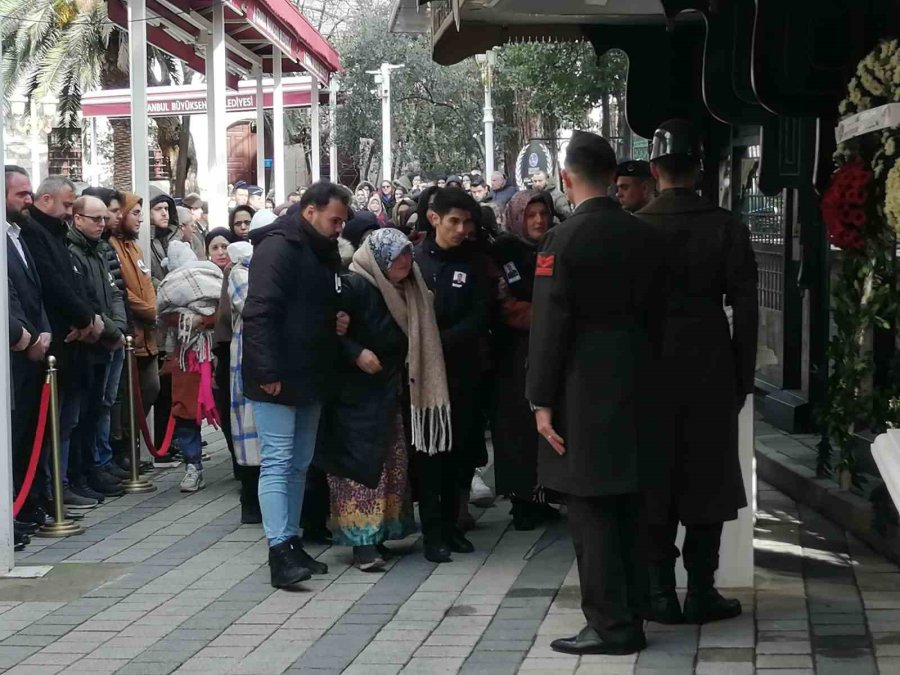 Gaziantep’te Depremde Hayatını Kaybeden Yedek Astsubay Cengizhan Üz, Üsküdar’da Son Yolculuğuna Uğurlandı