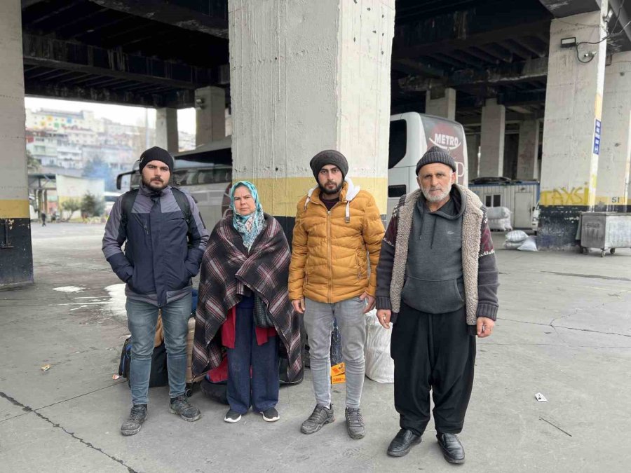 Deprem Bölgelerinden Afetzedeler Otobüsle İstanbul’a Geldi